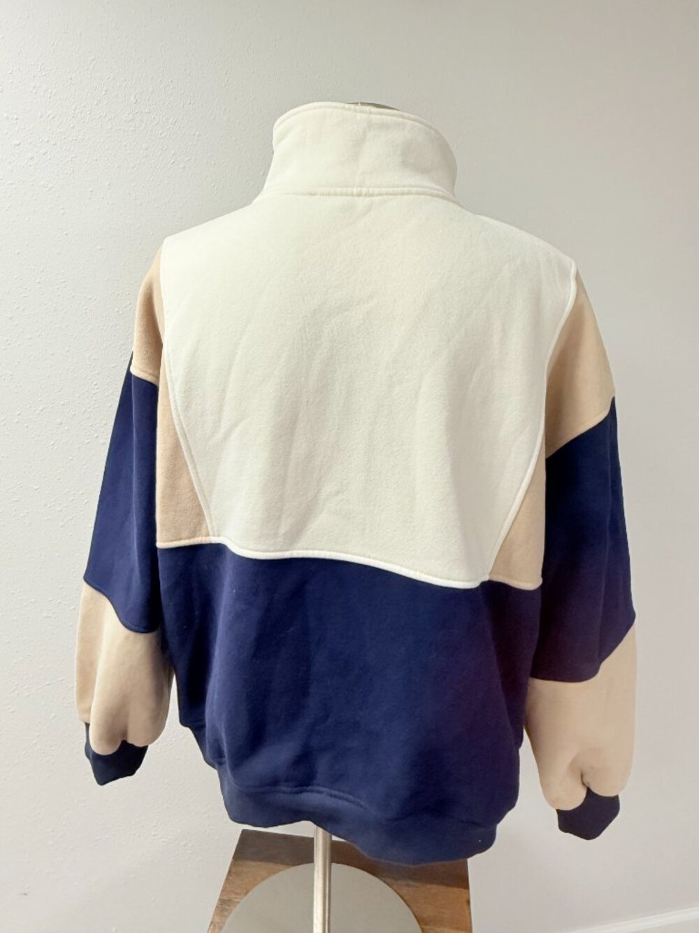 AEMI+CO Colorblock Pullover - Picture 7 of 11